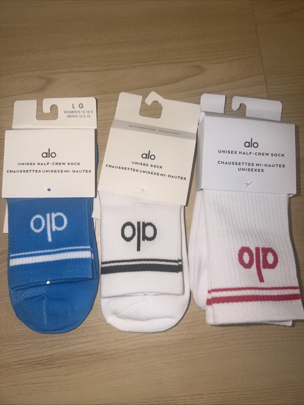 Lot Of 3 NEW ALO YOGA CREW SOCKS (AT4)